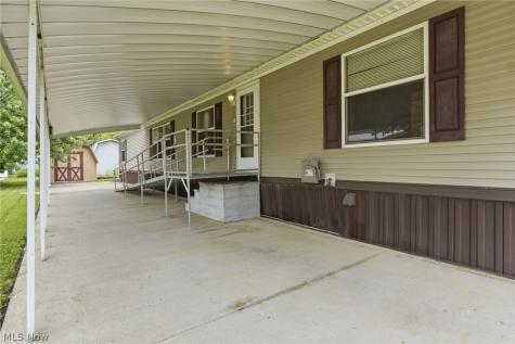 445 Pin Oak Circle Elyria OH 44035