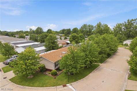 445 Pin Oak Circle Elyria OH 44035