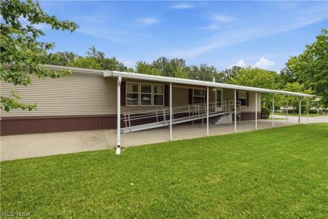 445 Pin Oak Circle Elyria OH 44035