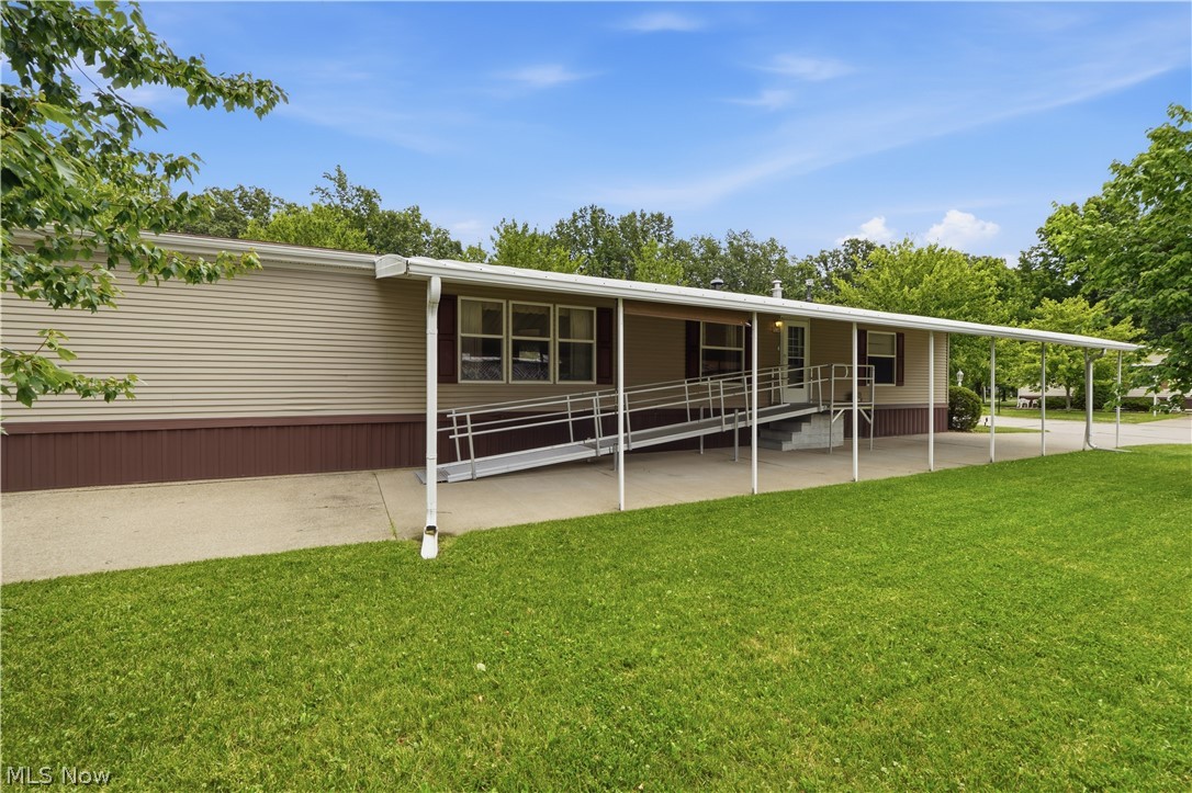 445 Pin Oak Circle Elyria OH 44035