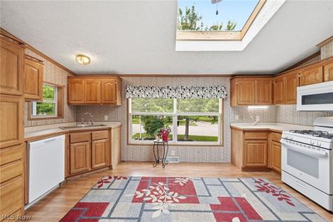 445 Pin Oak Circle Elyria OH 44035