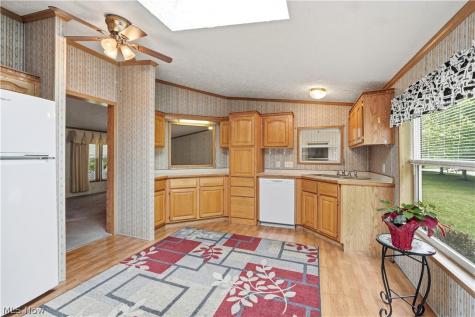 445 Pin Oak Circle Elyria OH 44035
