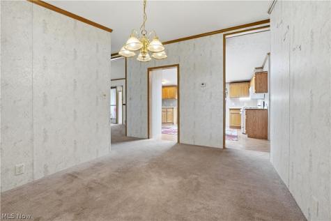 445 Pin Oak Circle Elyria OH 44035