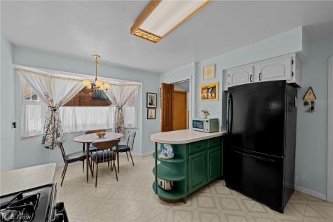 6110 Hollywood Drive Parma OH 44129