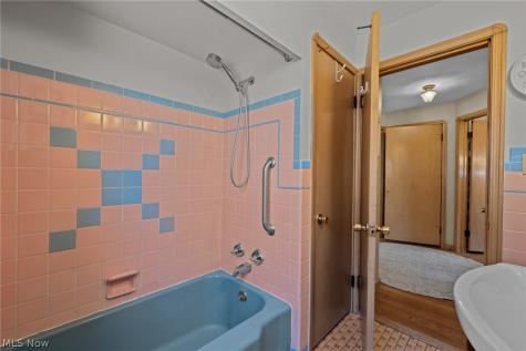 6110 Hollywood Drive Parma OH 44129