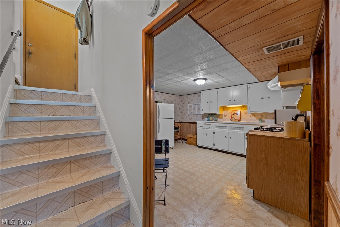 6110 Hollywood Drive Parma OH 44129