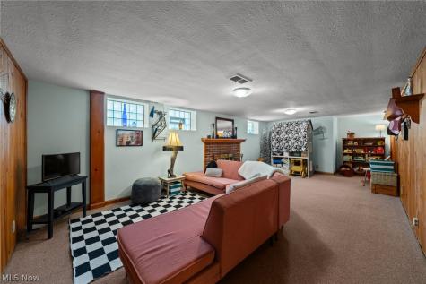 6110 Hollywood Drive Parma OH 44129