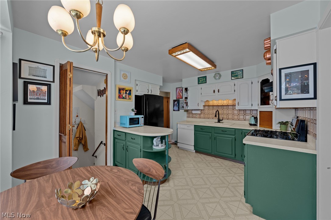6110 Hollywood Drive Parma OH 44129