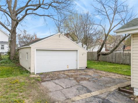 829 Indian Trail Akron OH 44314