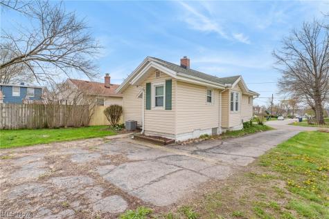 829 Indian Trail Akron OH 44314