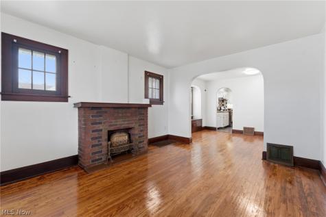 829 Indian Trail Akron OH 44314