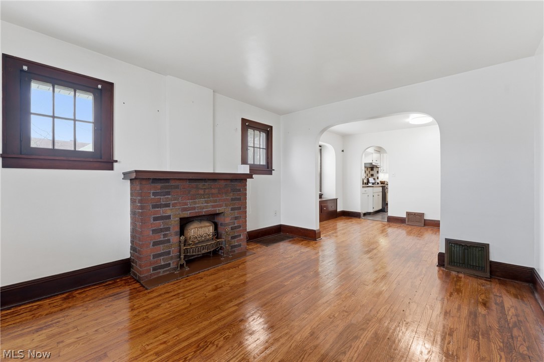 829 Indian Trail Akron OH 44314