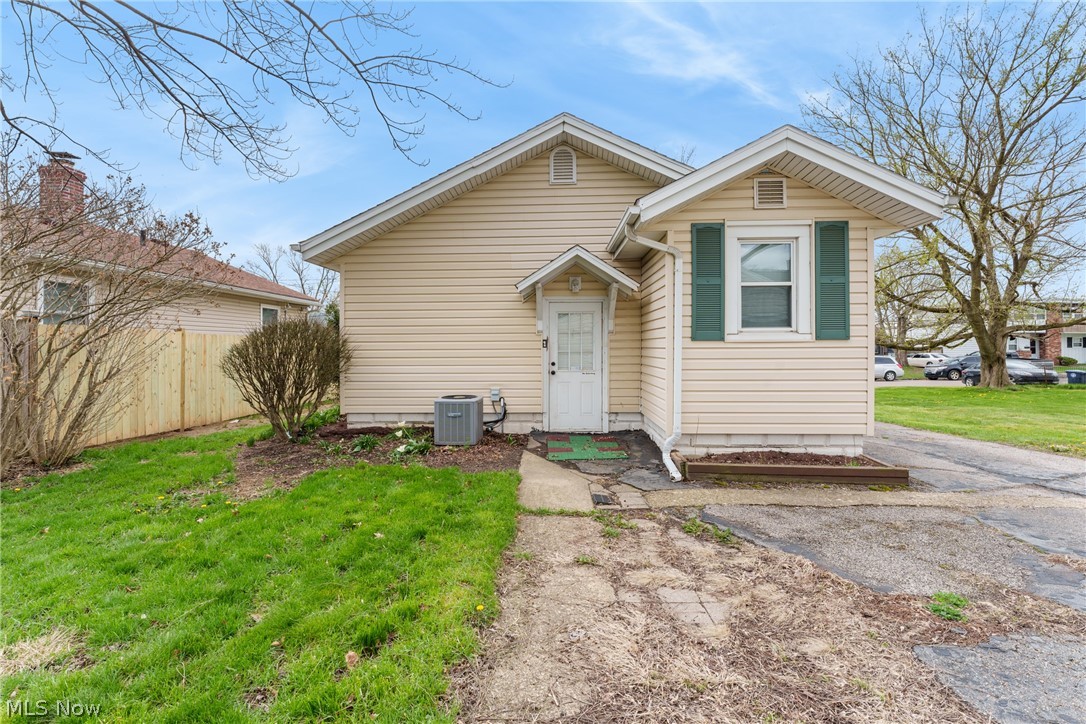 829 Indian Trail Akron OH 44314