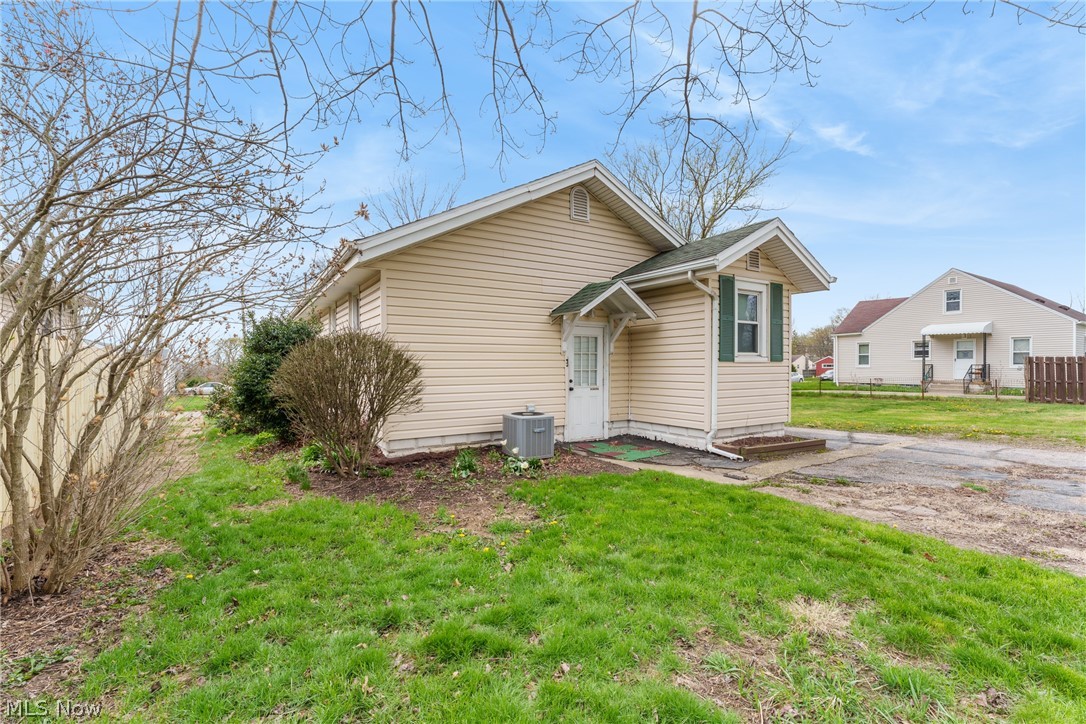 829 Indian Trail Akron OH 44314