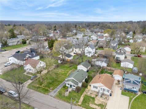 829 Indian Trail Akron OH 44314