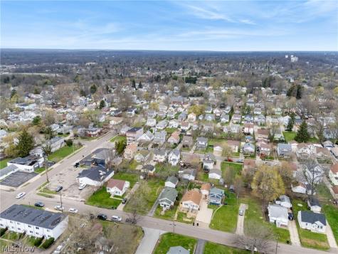 829 Indian Trail Akron OH 44314