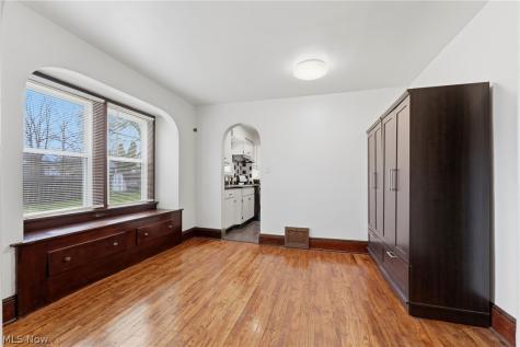 829 Indian Trail Akron OH 44314