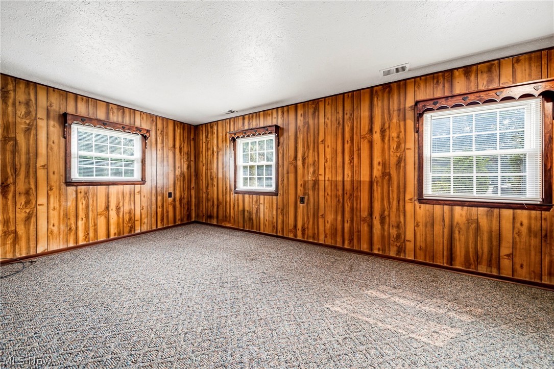 20 Cortland Circle Geneva OH 44041