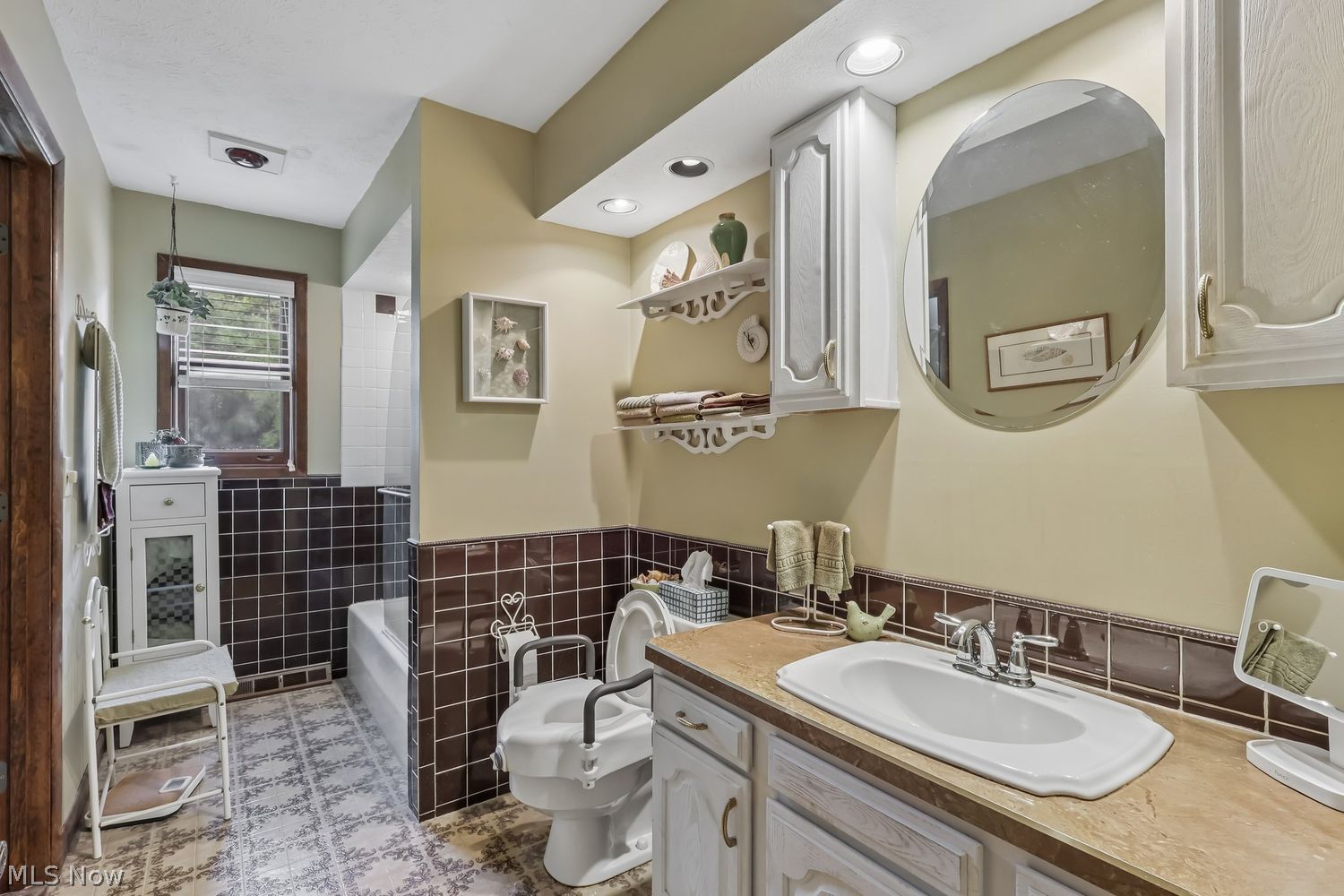 14380 Caves Road Novelty OH 44072