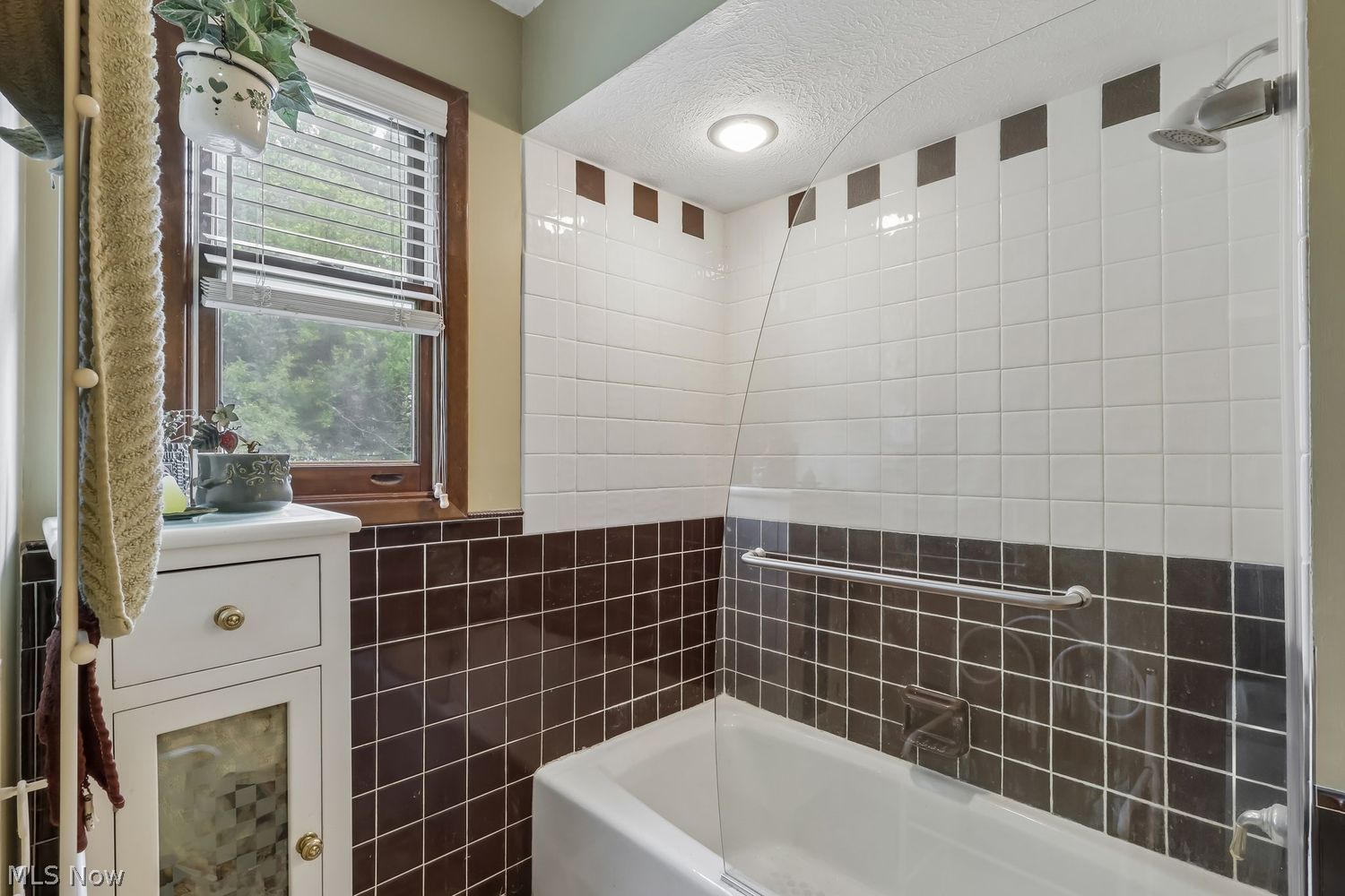 14380 Caves Road Novelty OH 44072