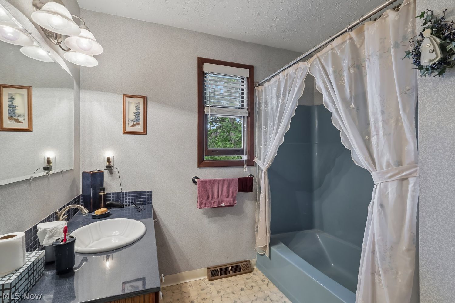14380 Caves Road Novelty OH 44072