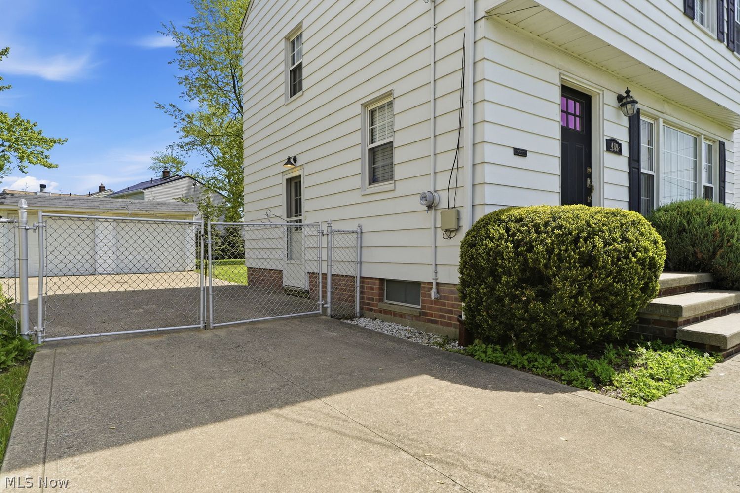 489 E 305th Street Willowick OH 44095