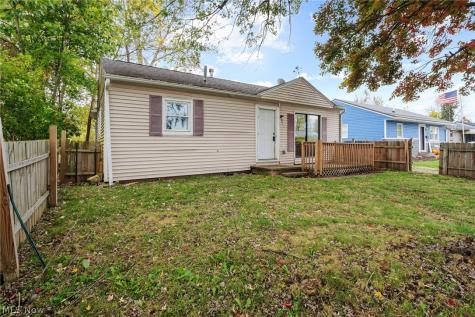 2012 Endrow Avenue NE Canton OH 44705