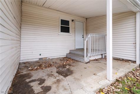 2012 Endrow Avenue NE Canton OH 44705