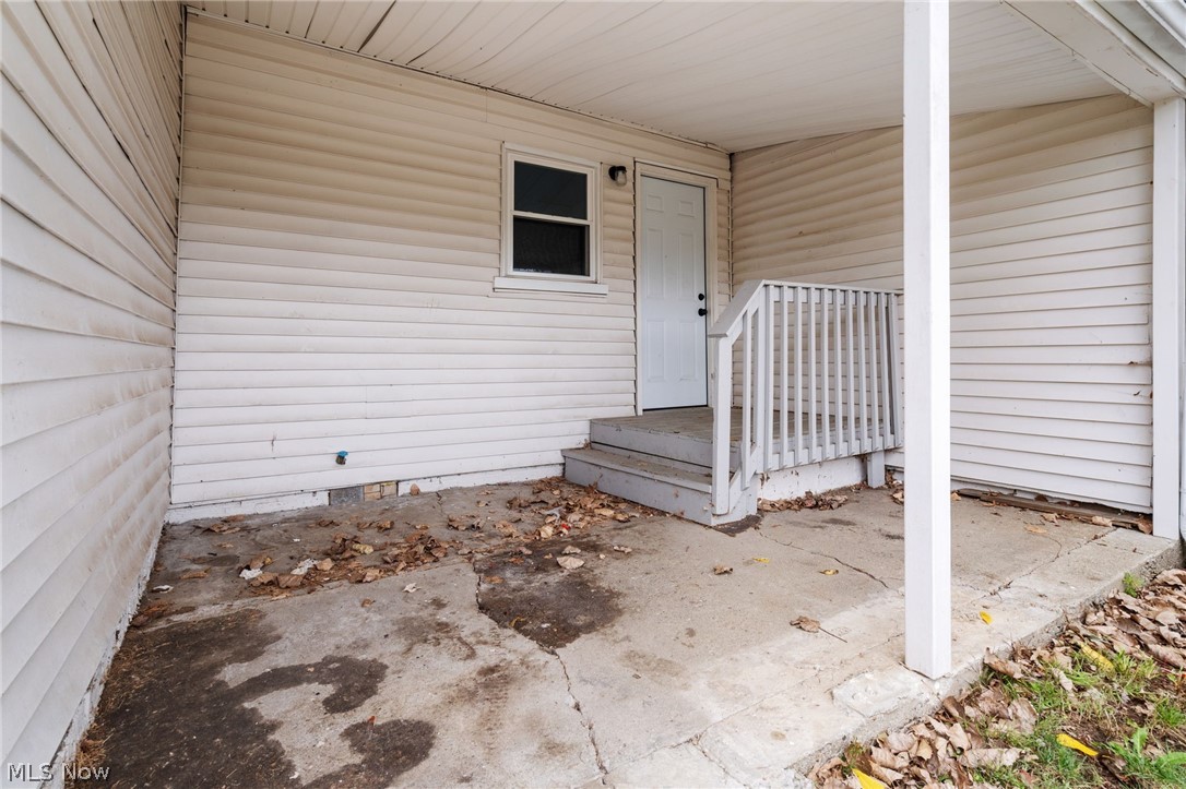 2012 Endrow Avenue NE Canton OH 44705