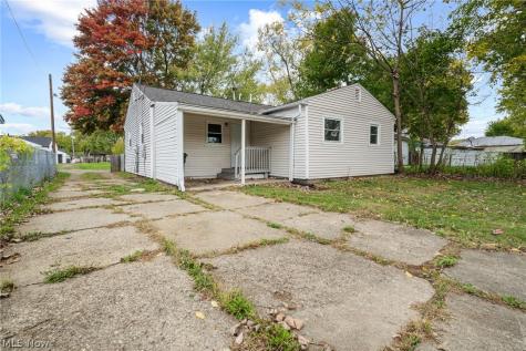 2012 Endrow Avenue NE Canton OH 44705