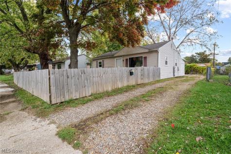 2012 Endrow Avenue NE Canton OH 44705