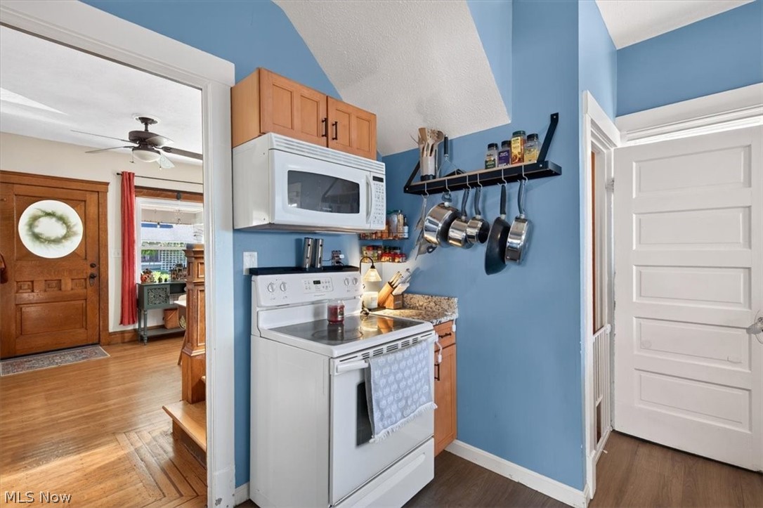 1528 Lauderdale Avenue Lakewood OH 44107