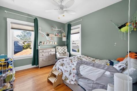 1528 Lauderdale Avenue Lakewood OH 44107