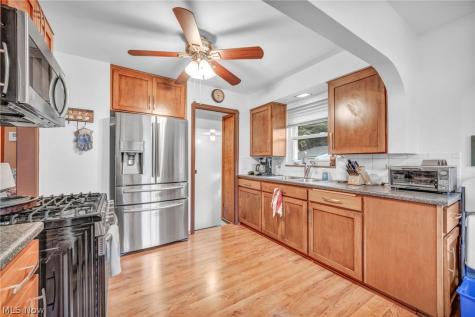 6284 Holburn Road Parma OH 44129