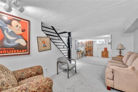6284 Holburn Road Parma OH 44129