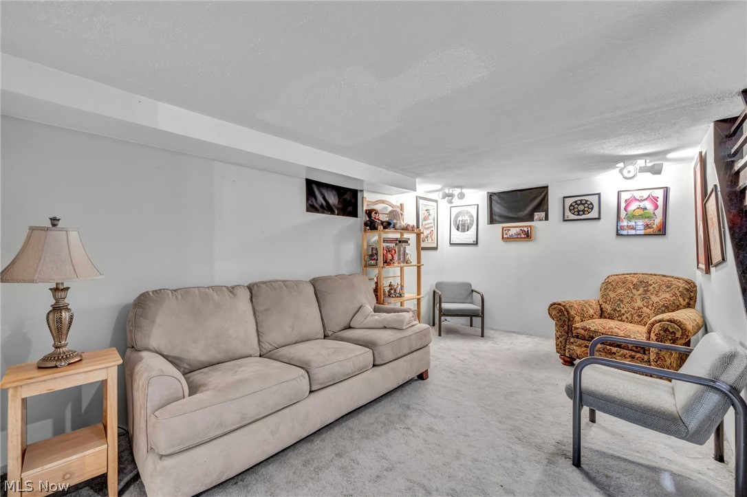6284 Holburn Road Parma OH 44129