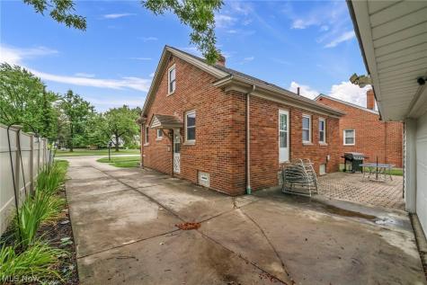 6284 Holburn Road Parma OH 44129
