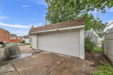 6284 Holburn Road Parma OH 44129