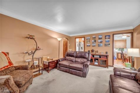 6284 Holburn Road Parma OH 44129
