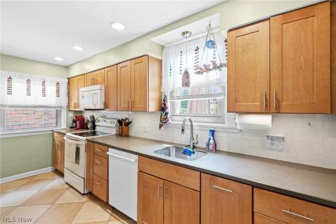 15719 Fernway Avenue Cleveland OH 44111