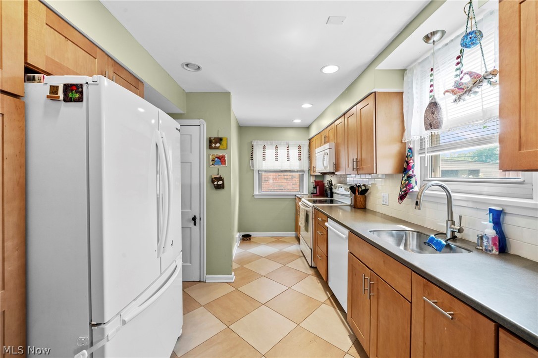 15719 Fernway Avenue Cleveland OH 44111