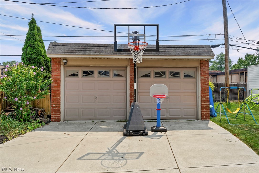 15719 Fernway Avenue Cleveland OH 44111