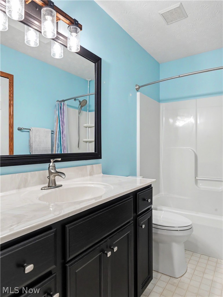 568 Breiton Circle Barberton OH 44203