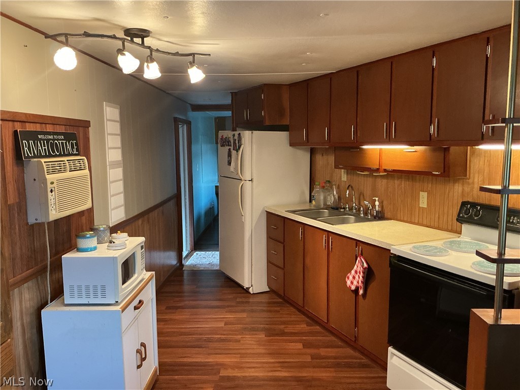 9385 N River Road Dresden OH 43821