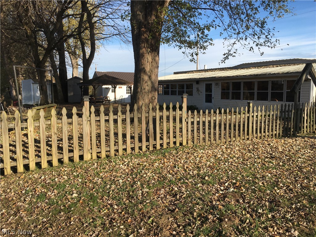 9385 N River Road Dresden OH 43821