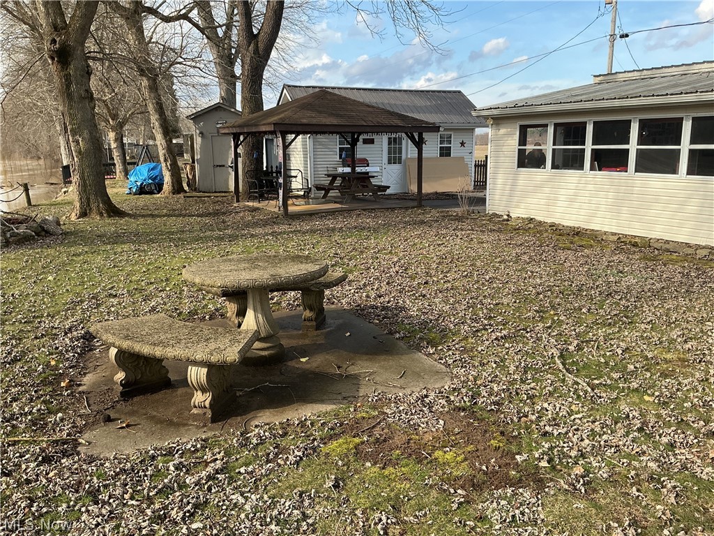 9385 N River Road Dresden OH 43821