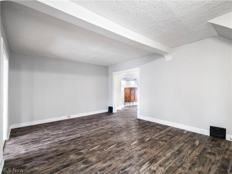 1821 Kenneth Avenue Cleveland OH 44109