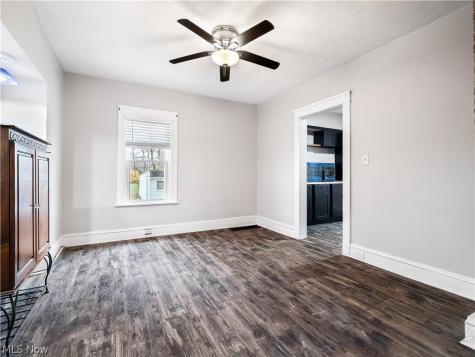 1821 Kenneth Avenue Cleveland OH 44109