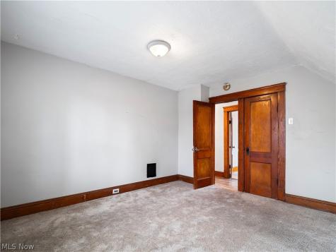 1821 Kenneth Avenue Cleveland OH 44109