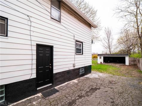 1821 Kenneth Avenue Cleveland OH 44109